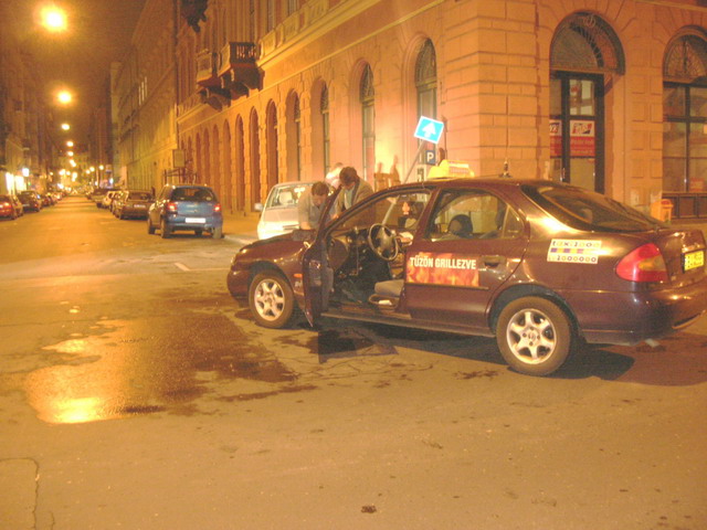 Letarolta a teherautó a Mercedest