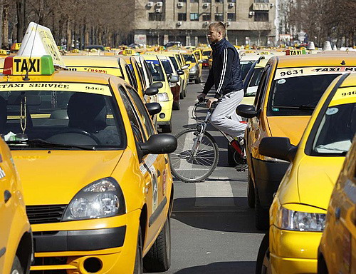 Másfél évet kapott a taxis egy csókért